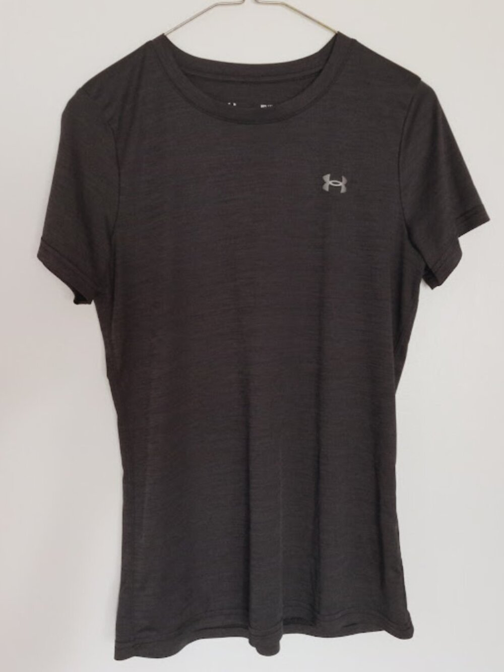 Under Armour workout tee shirt in dark gray